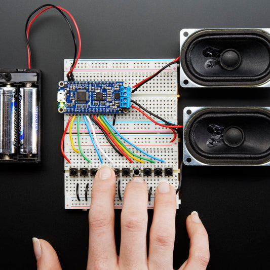 Adafruit Audio FX Sound Board + 2x2W Verstärker - WAV/OGG Abspielsteuerung - 16MB Speicher, 2217