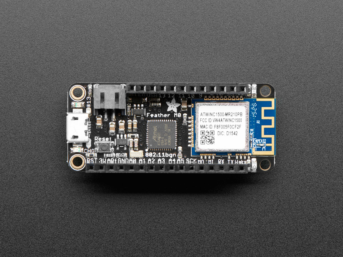 Zusammengebautes Adafruit Feather M0 WiFi mit Stacking-Headern, 3044